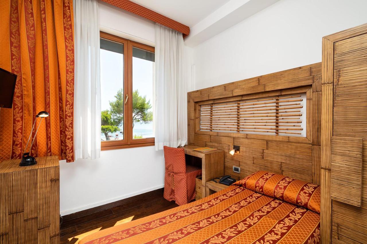 Hotel Rivamare Lido di Venezia Екстер'єр фото